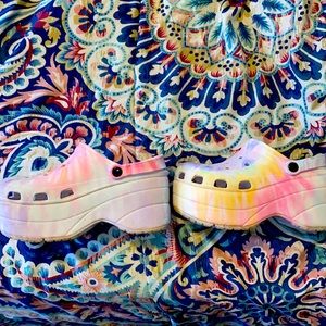 Tye Dye 🐊 Clogs size 10